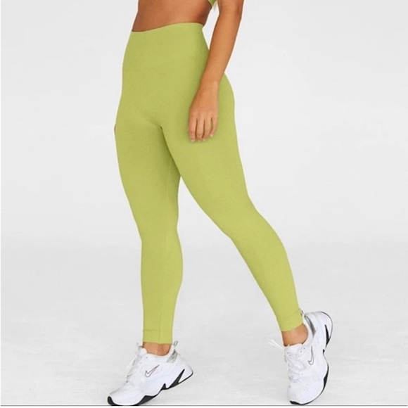 SET ACTIVE Sculp Flex Seamless High Waisted Leggings- “light green” - Picture 2 of 6